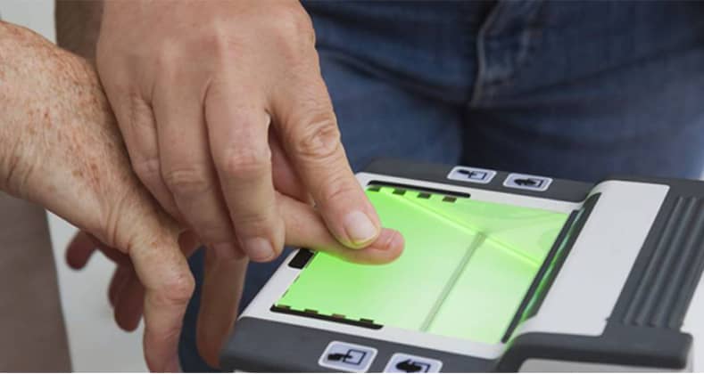 ¿Qué es la toma de huellas digitales para viajar a EE.UU.?